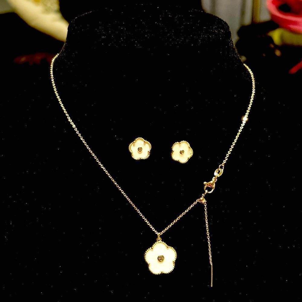 CREAM MOTHER OF PEARL CLOVER SET NECKLACE AND EARRINGS 14K GOLD PLATED